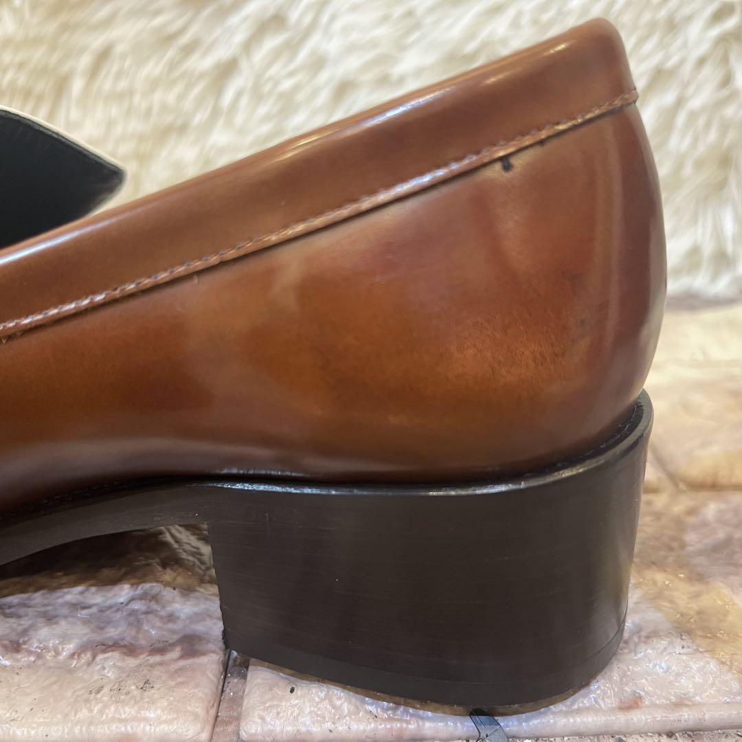 新品同様　PASCUCCI バックル付き コンビ ヒール ローファー　24cm