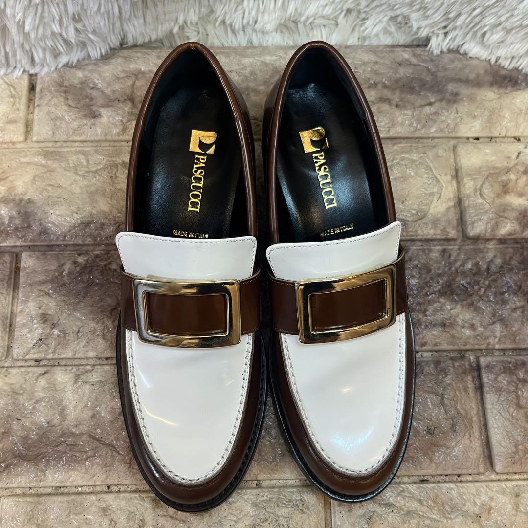 新品同様　PASCUCCI バックル付き コンビ ヒール ローファー　24cm
