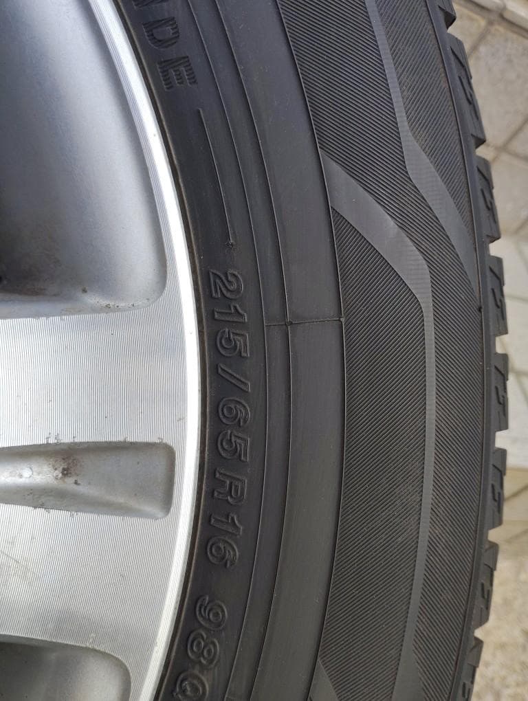 2022年製スタッドレスタイヤ 4本セット 215/65R16(ホイール込み) 2022年製スタッドレスタイヤ 4本セット 215/65R16(ホイール込み)