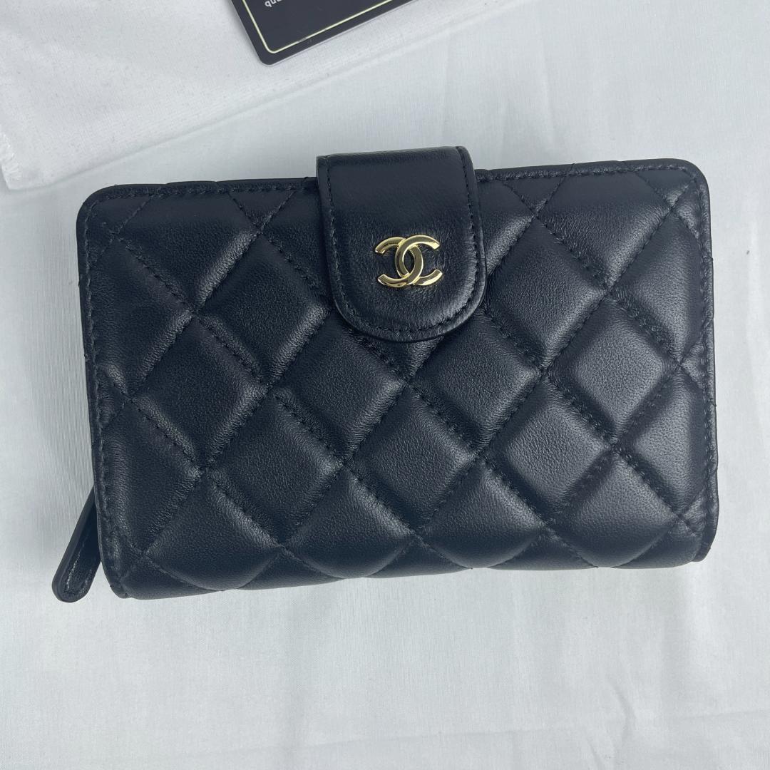 CHANEL ブラック ミニ財布 キルティング CHANEL ブラック キルティング 二つ折り財布