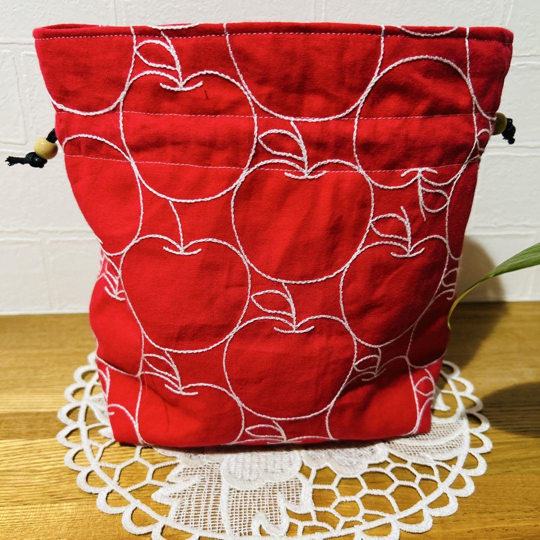 ハンドメイド巾着袋 ❤️りんご柄刺繍 - メルカリ