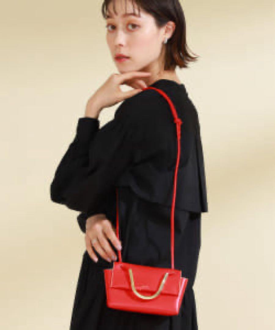 【美品】　BEAURE Ray BEAMS コラボ　ミニショルダーバッグ　レッド