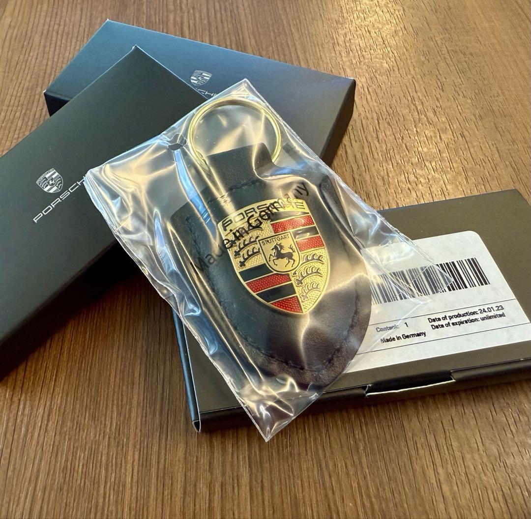 ポルシェ 純正エンブレムキーホルダー 新品！