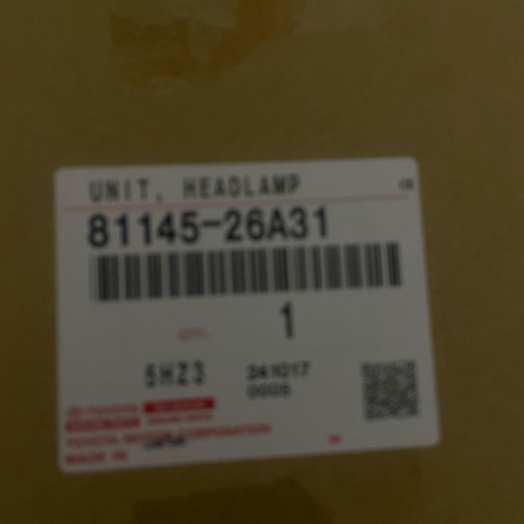 200系ハイエース中古右LEDヘッドランプ81145-26A31