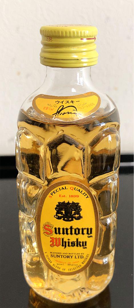 古酒 :サントリーウイスキー角瓶4本】☆珍品 1本に「 従価」印あり - メルカリ 古酒 :サントリーウイスキー角瓶4本】☆珍品 1本に「 従価」印あり - メルカリ