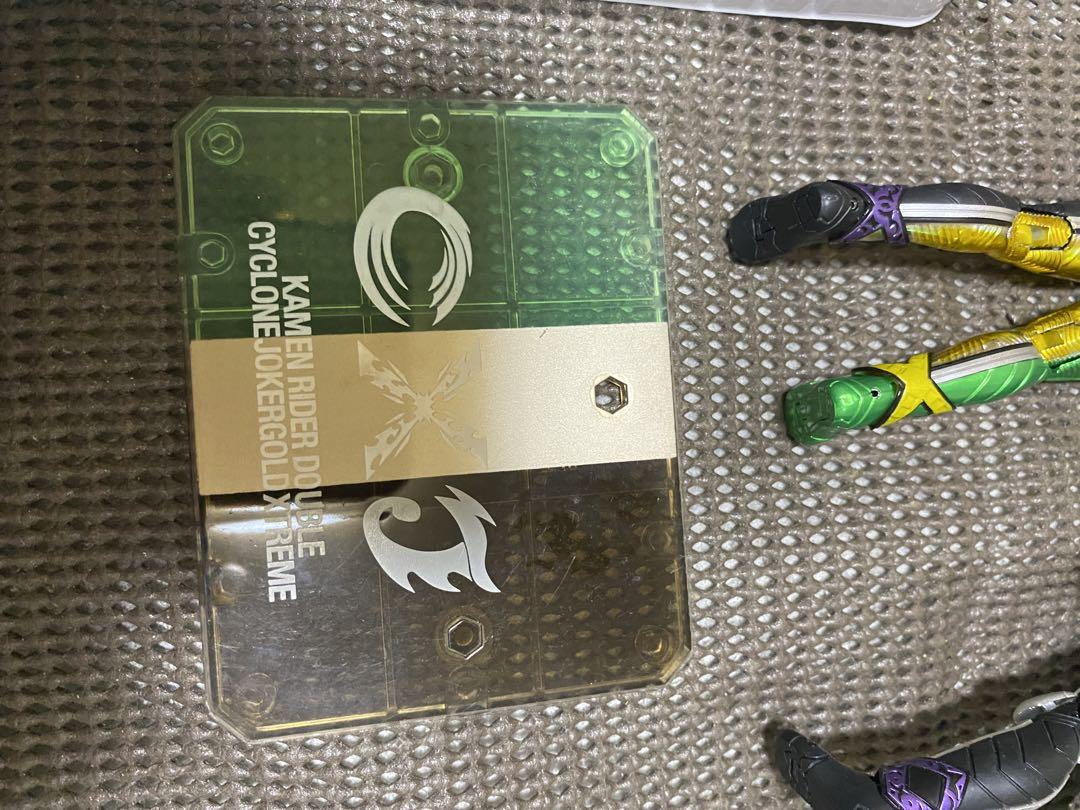 真骨彫　仮面ライダーダブル　サイクロンジョーカーエクストリーム　ゴールド版付き