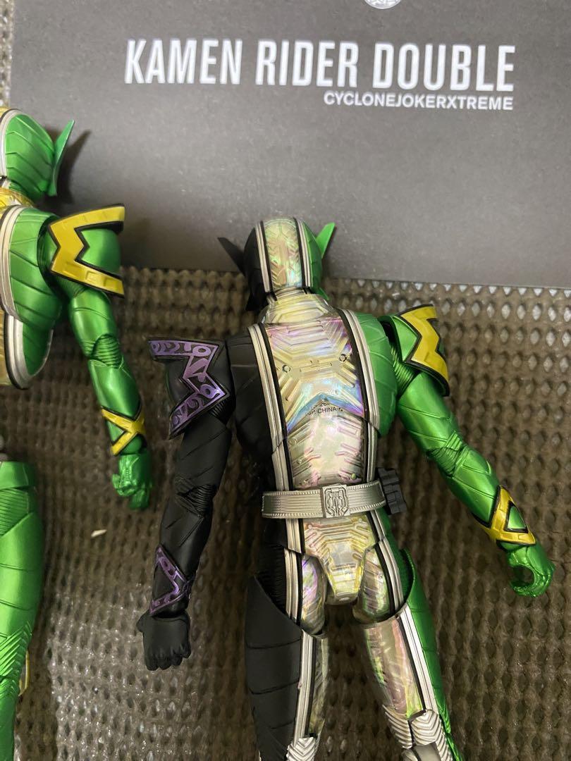 真骨彫　仮面ライダーダブル　サイクロンジョーカーエクストリーム　ゴールド版付き