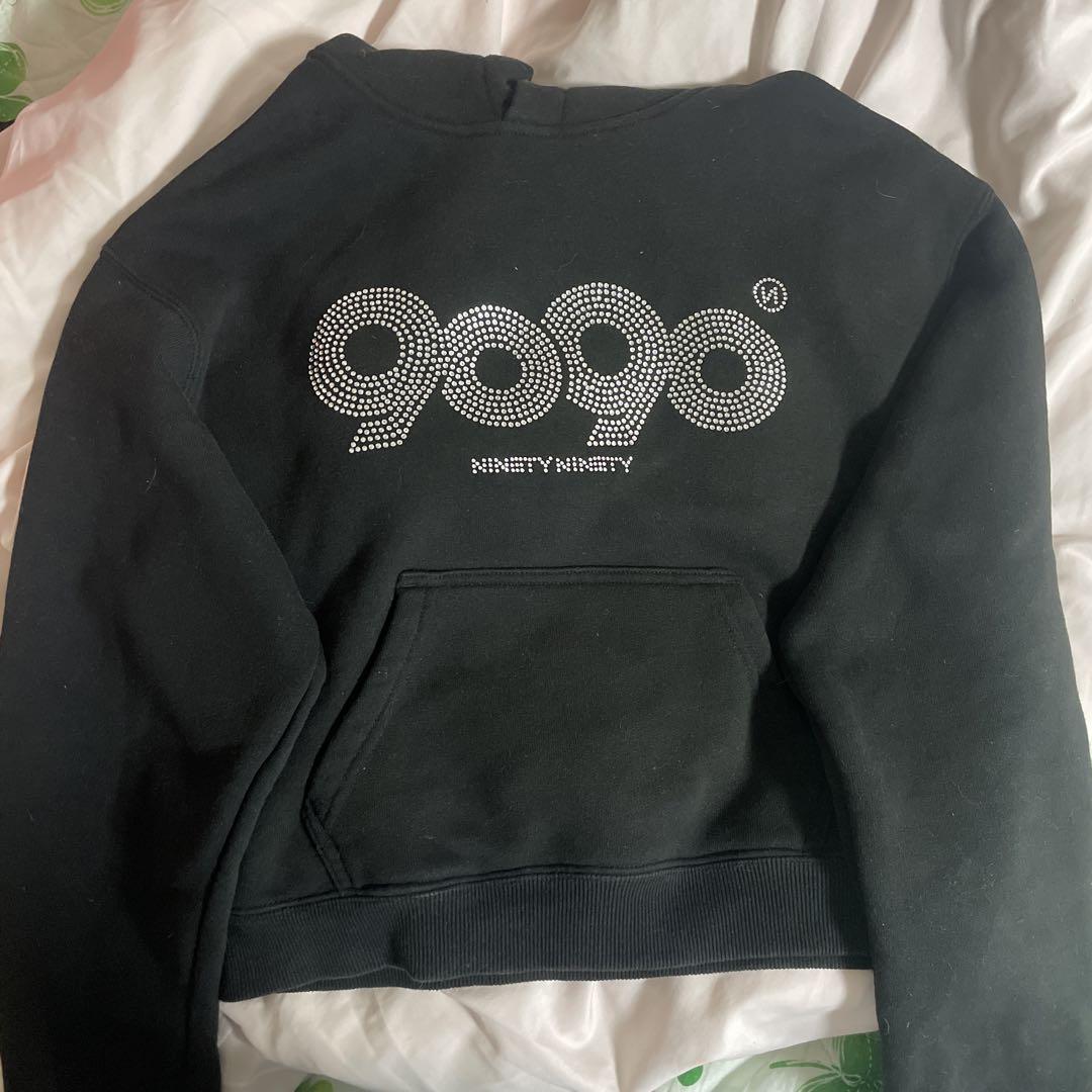 9090パーカー