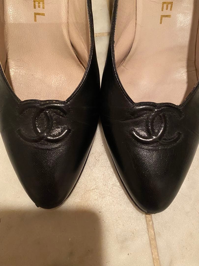 ブラックレザーパンプス22.5cm・CHANEL