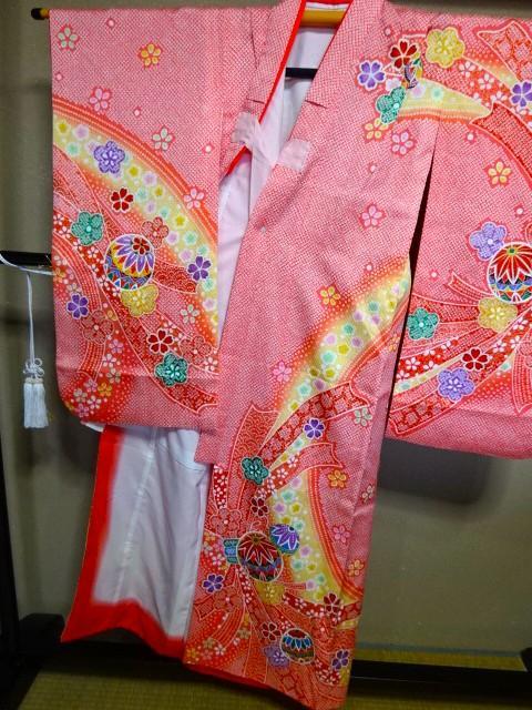 女児四つ身着物単品　サーモンピンク　鞠の柄