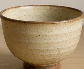 手作り陶器鉢「貫入白釉・丸縁仕上げ」