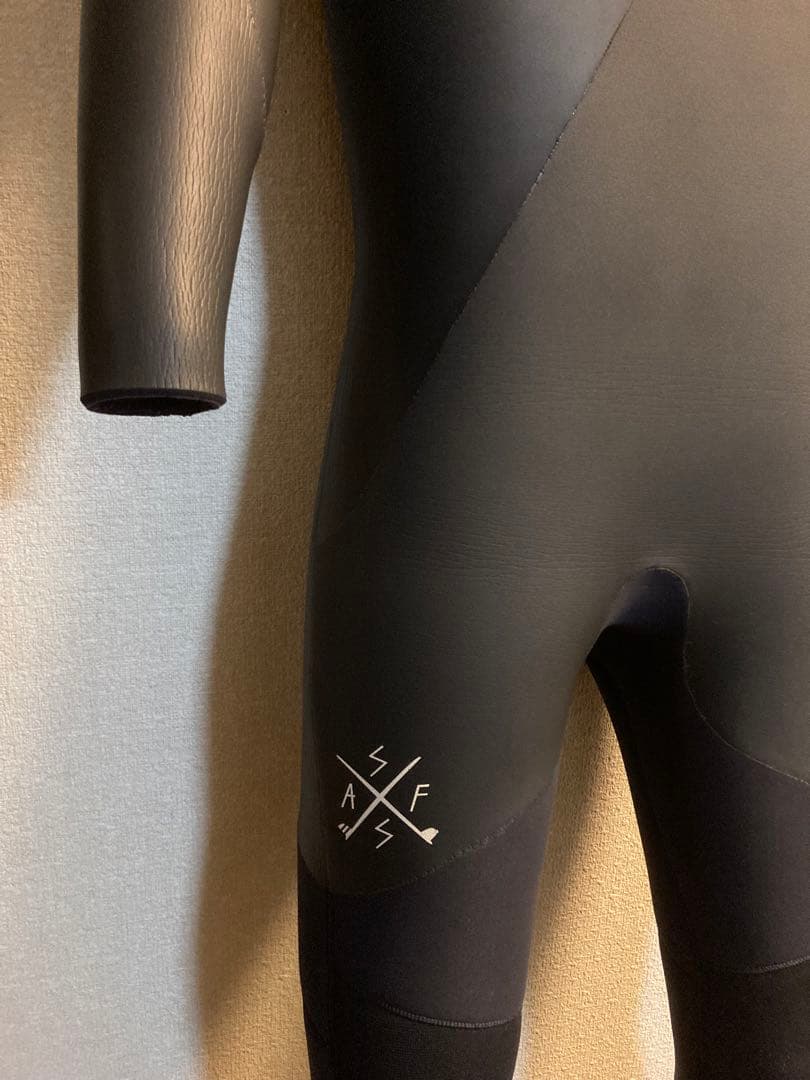 アイデンティファイ 5ミリ✖️3ミリ セミドライ ウェットスーツ