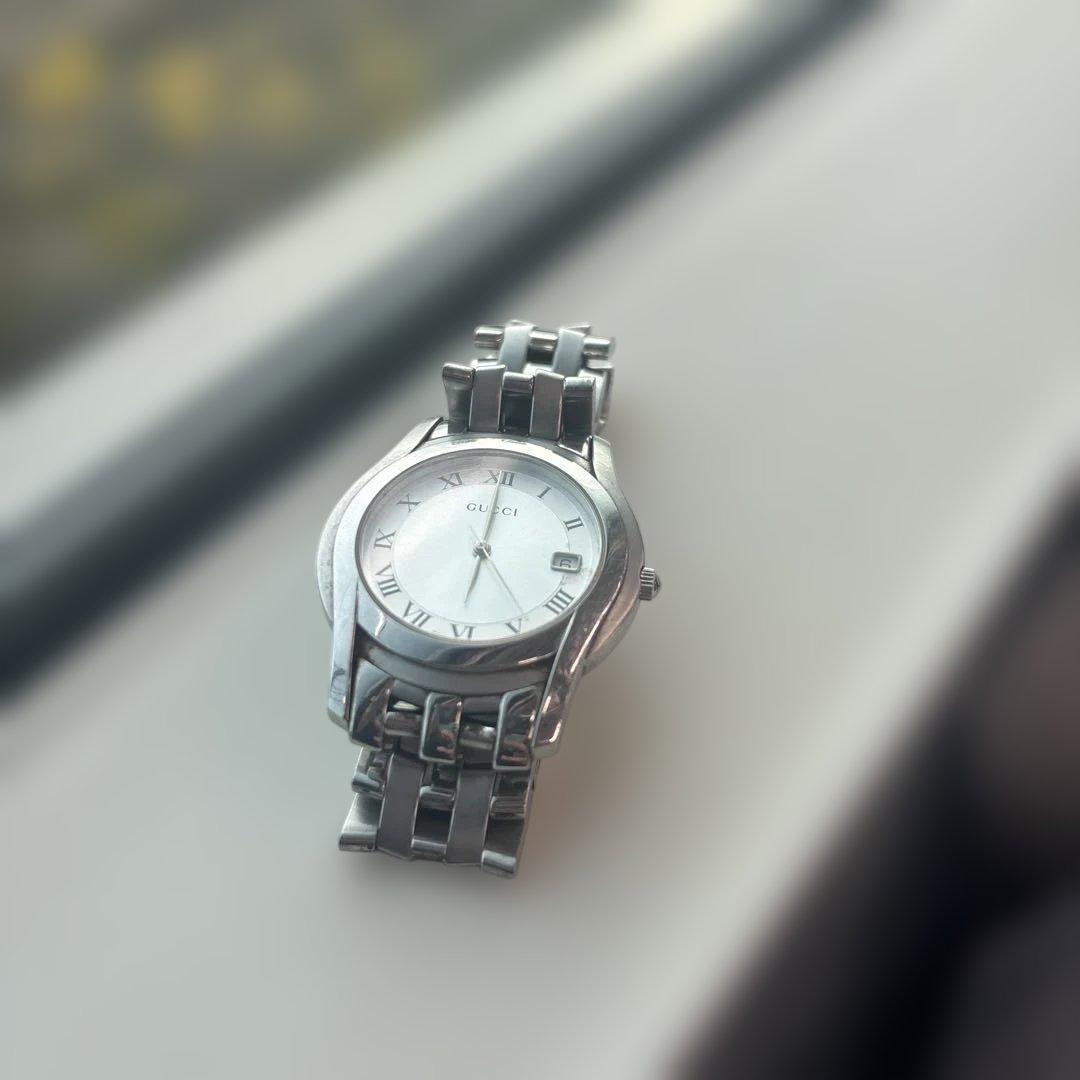 gucciアナログ時計訳あり