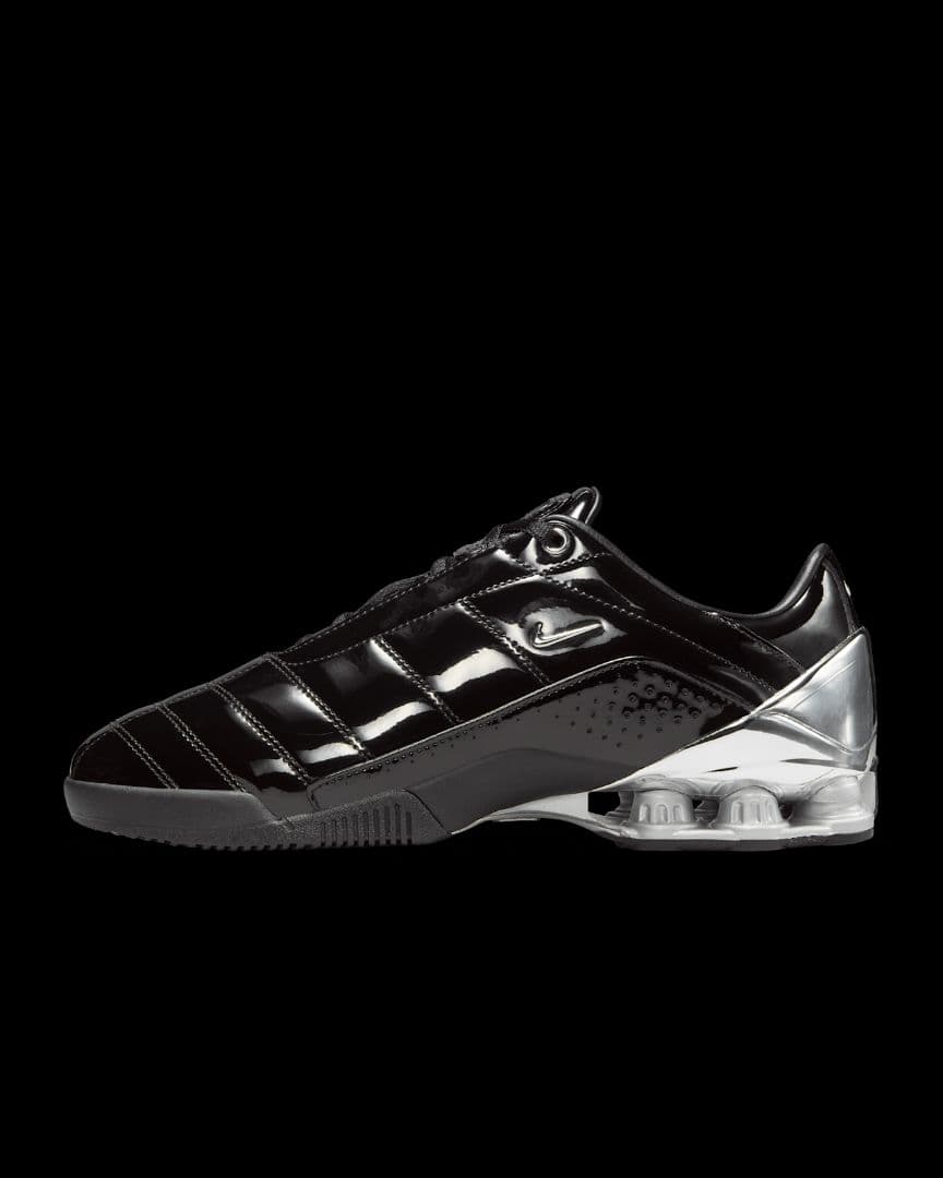 NIKE ウィメンズ トータル 90 ショックス マジア 26.5 新品 ナイキ