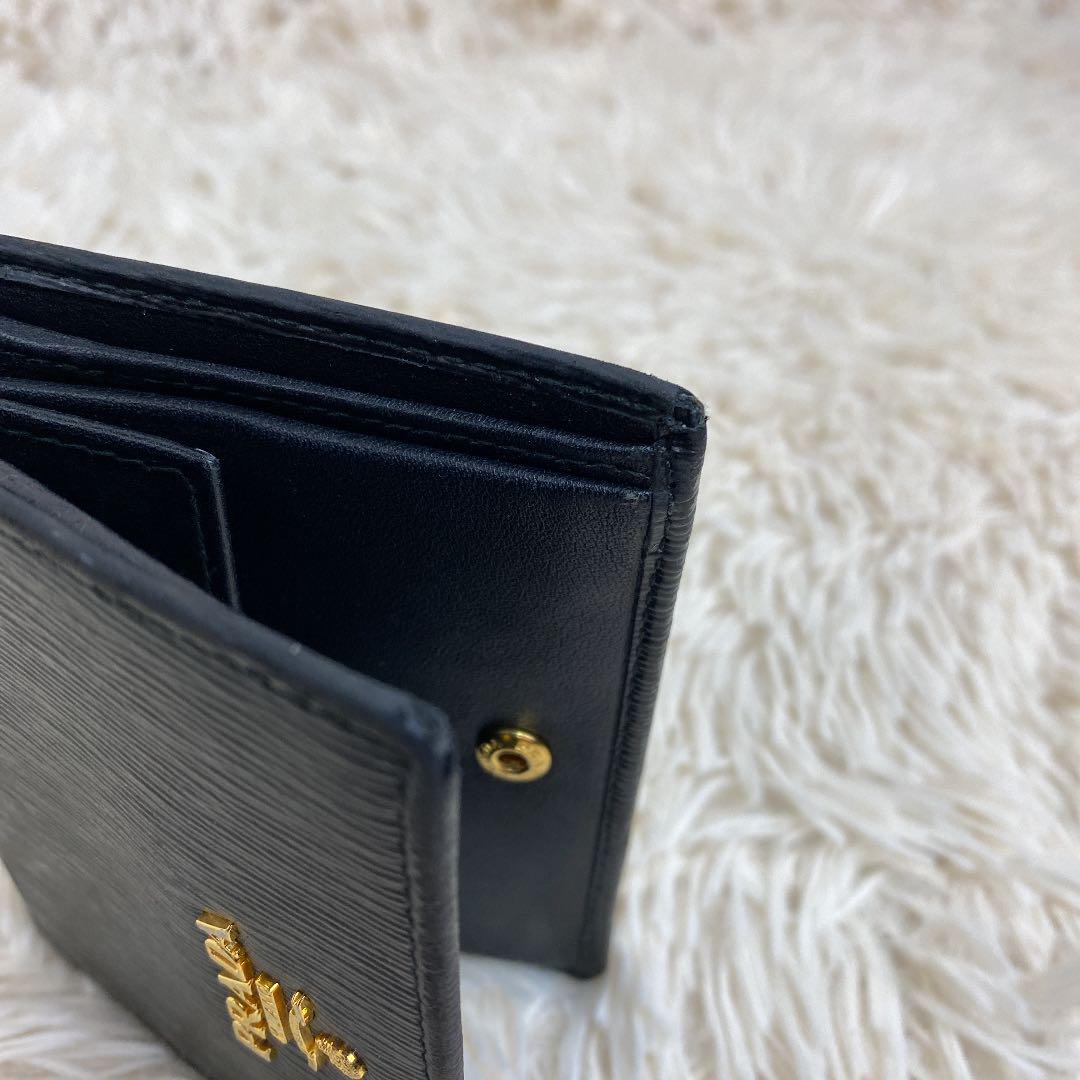 美品 PRADA 折り財布 二つ折り サフィアーノレザー ブランドロゴ 美品 PRADA 折り財布 二つ折り サフィアーノレザー ブランドロゴ
