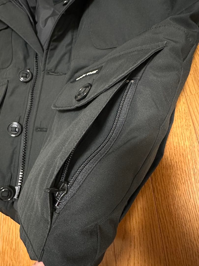 極美品CANADAGOOSEカナダグース 2301JM ブラックS 希少 極美品CANADAGOOSEカナダグース 2301JM ブラックS 希少