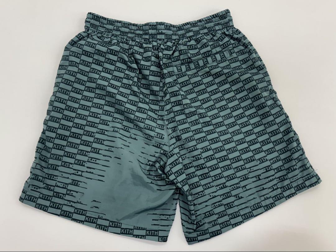 KITH MMXI ショートパンツ KITH(キス) ショートパンツ グリーン系 総柄 XS - メルカリ