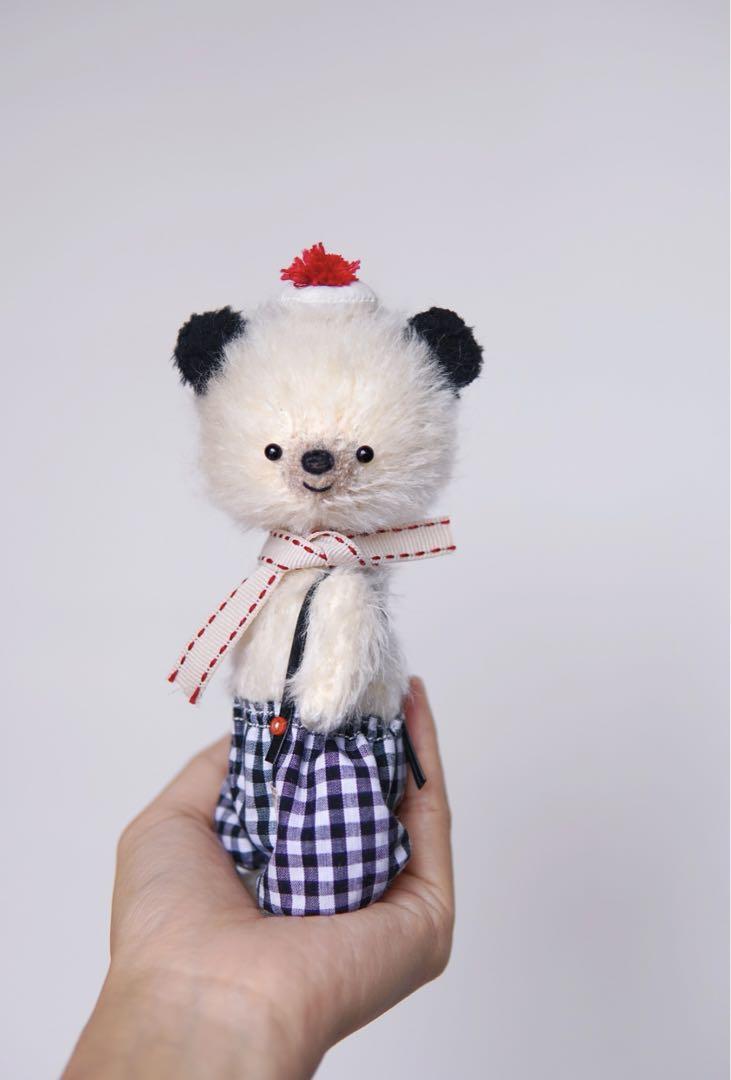 微笑む黒ミミちゃん くま 熊 テディベア 海外作家様 ぬいぐるみ 画像2