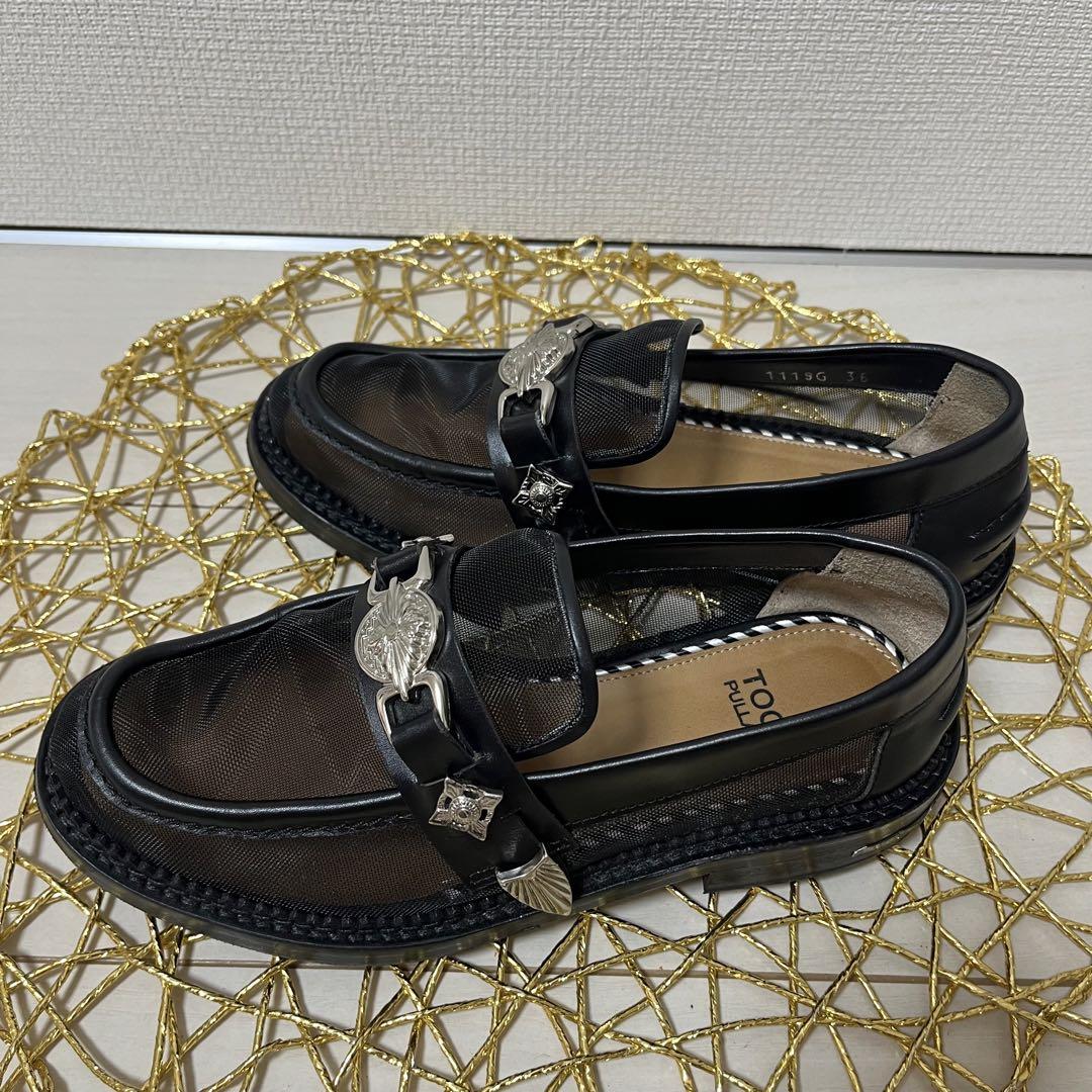 TOGAPULLA トーガプルラ メッシュローファー 画像2