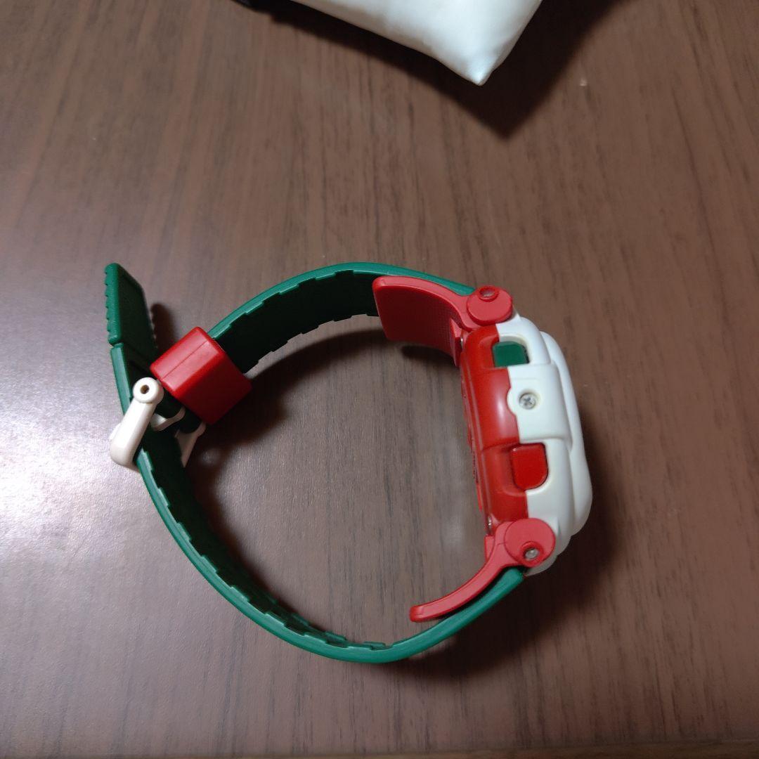 莉*那様 美品。G-SHOCK デジタル時計 ホワイト/レッド/グリーン　クリス