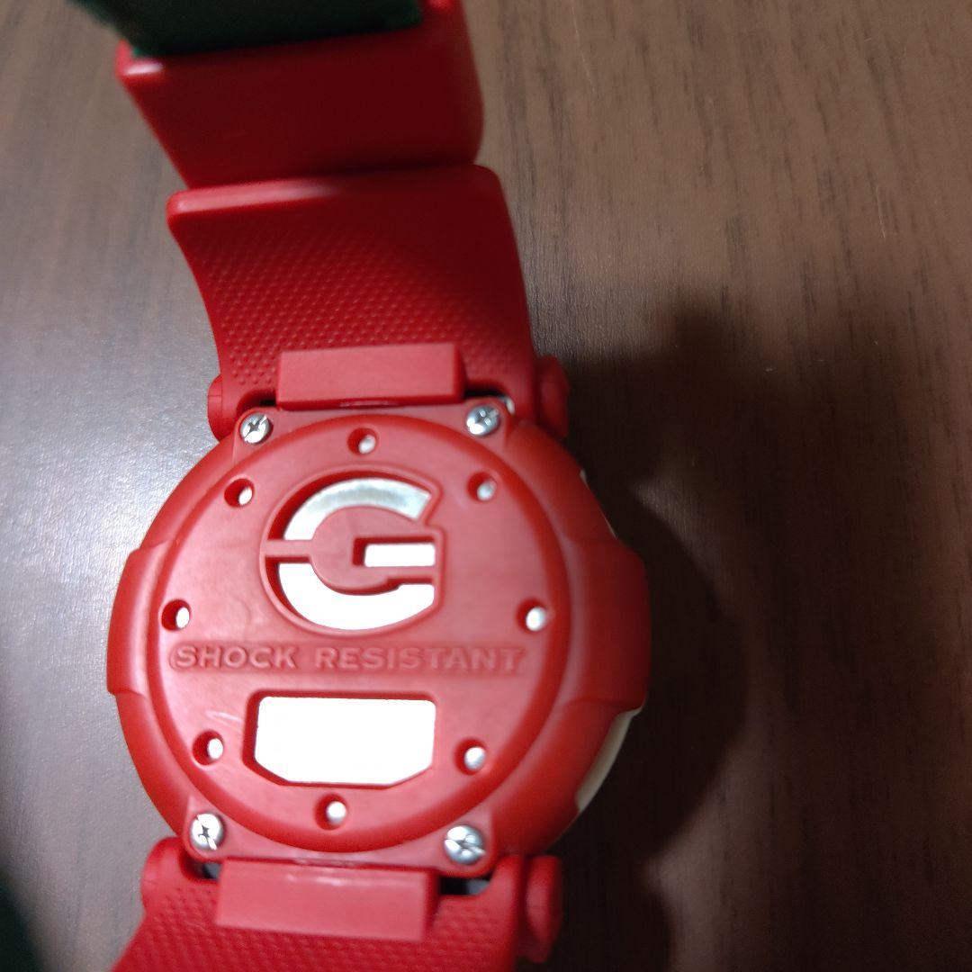 莉*那様 美品。G-SHOCK デジタル時計 ホワイト/レッド/グリーン　クリス