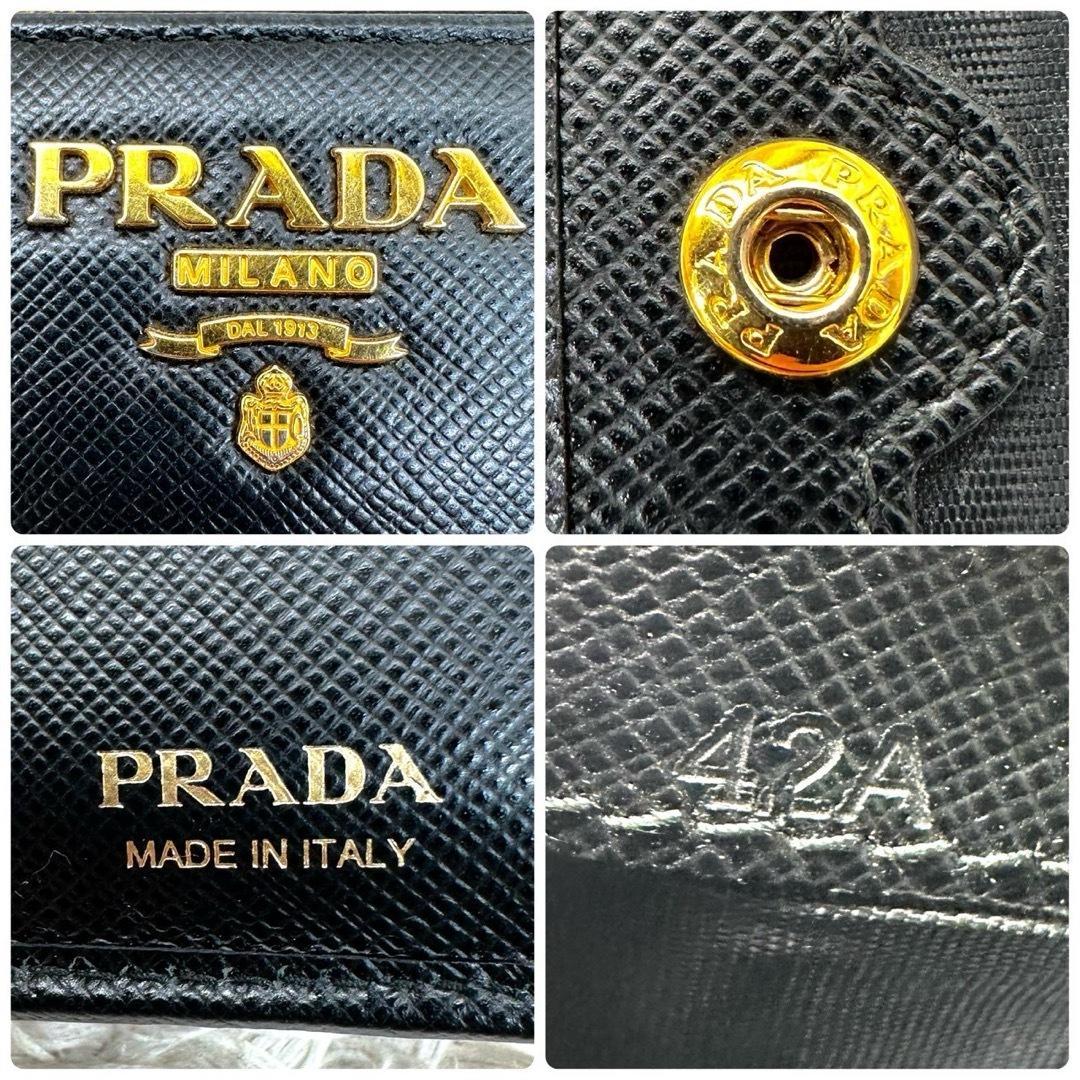 【美品】プラダ 二つ折り財布 ブラック サフィアーノ ゴールドロゴ ユニセックス