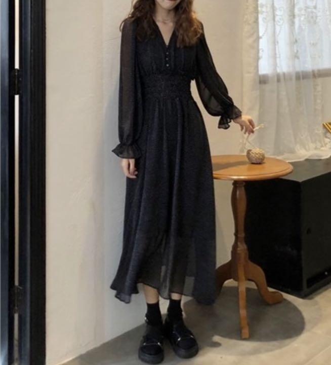 メルカリ 新品 韓国系ロングドットワンピース シフォンワンピ Vネック 黒 ロングワンピース 2 980 中古や未使用のフリマ メルカリ 新品 韓国系ロングドットワンピース シフォンワンピ Vネック 黒 ロングワンピース 2 980 中古や未使用のフリマ