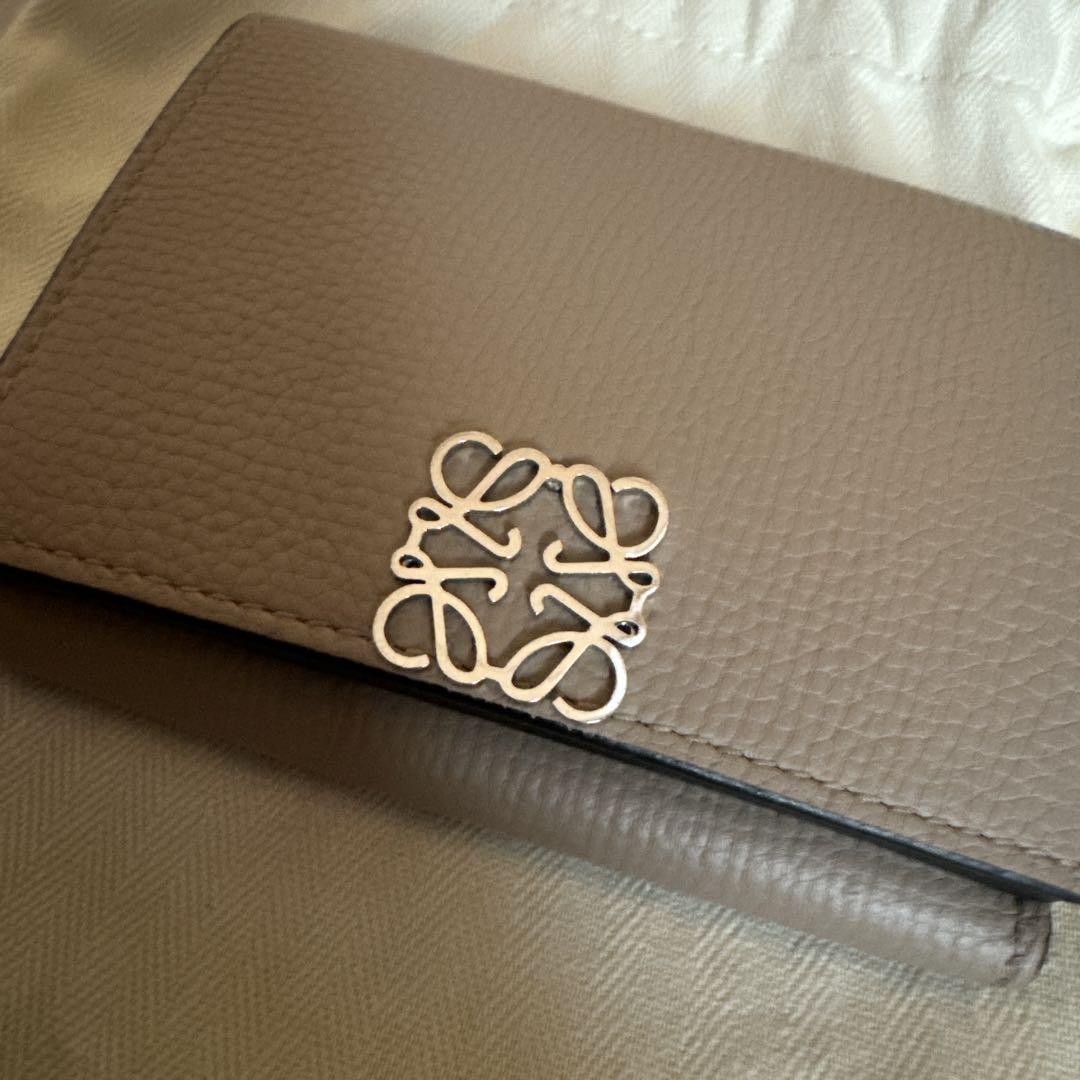 LOEWE】アナグラム トライフォールド ウォレット