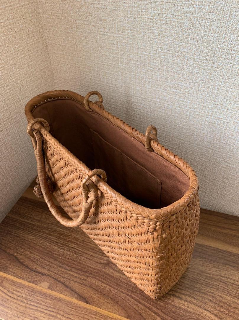 山葡萄籠バッグ　手作り山葡萄かごバッグ　網代編み　細ひご　内布あり　チャーム付き