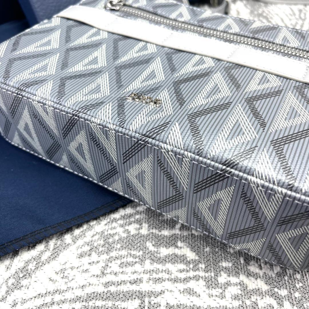 Dior メッセンジャーポーチ ショルダーバッグ 箱付き