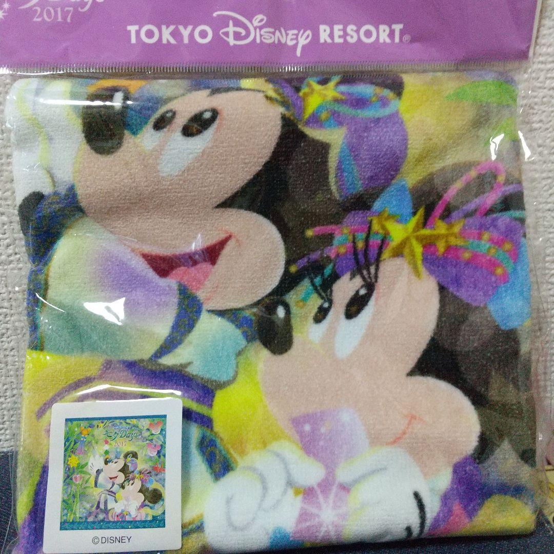 ハンドタオル5枚 ディズニー商品とPINバッチ8点