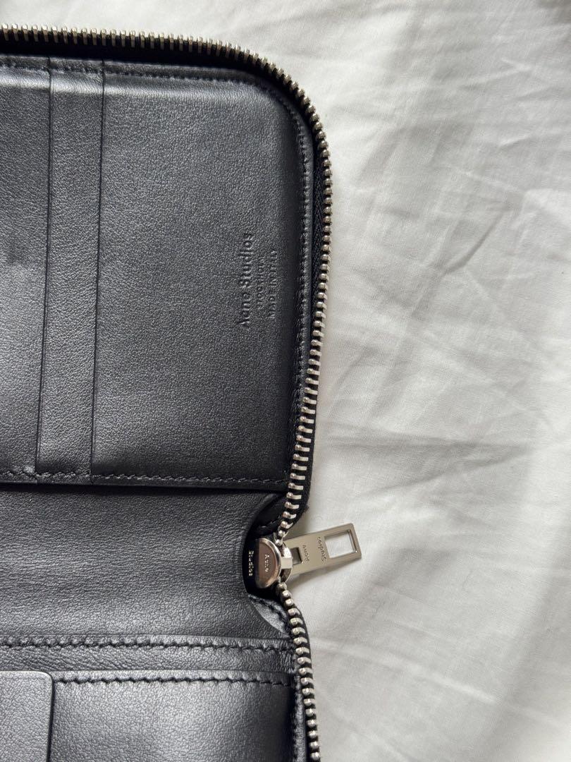 Acne Studios ジッパーウォレット レザー折り財布 カードスロット付き
