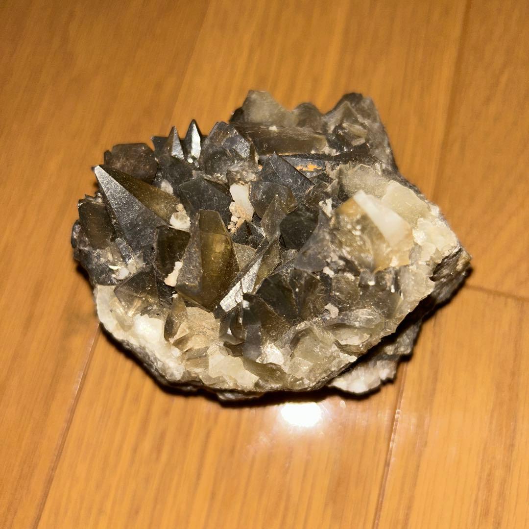 天然石 黒と透明の結晶目立った傷や汚れなし