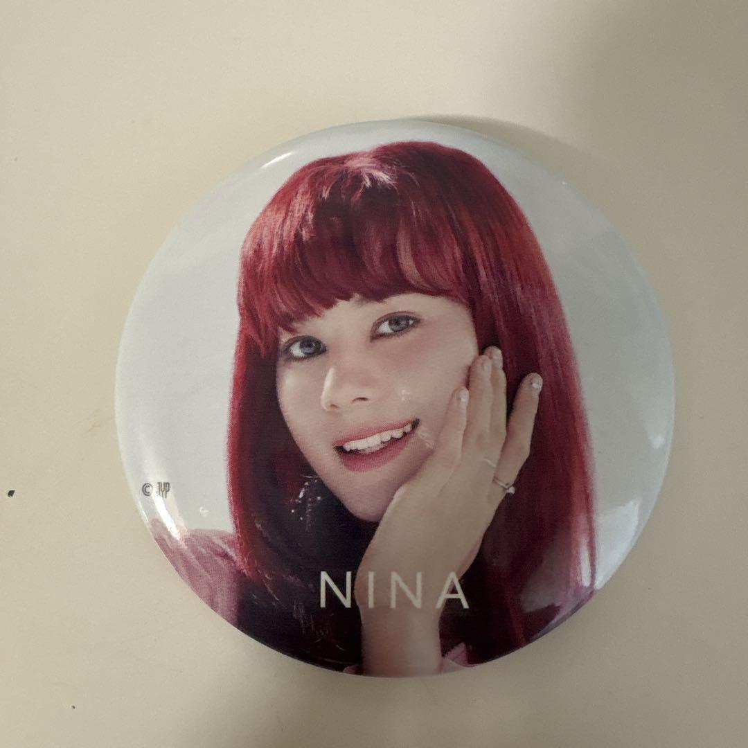NIZIU ニナ　缶バッチセット NiziU NINA 缶バッジとトレカ セット - メルカリ