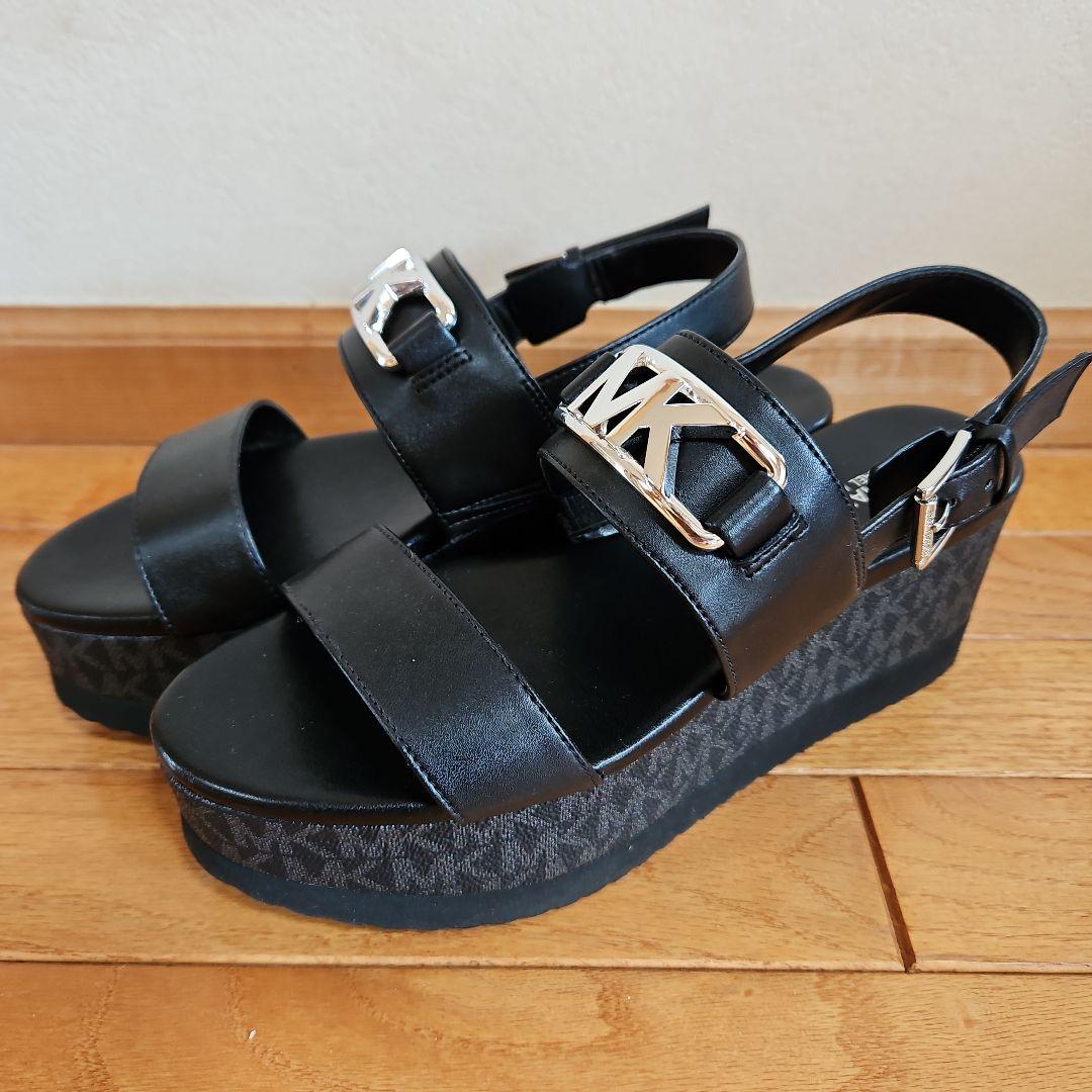 【早い者勝ち！】MICHAEL KORS ブラックウェッジサンダル　ロゴ付上品
