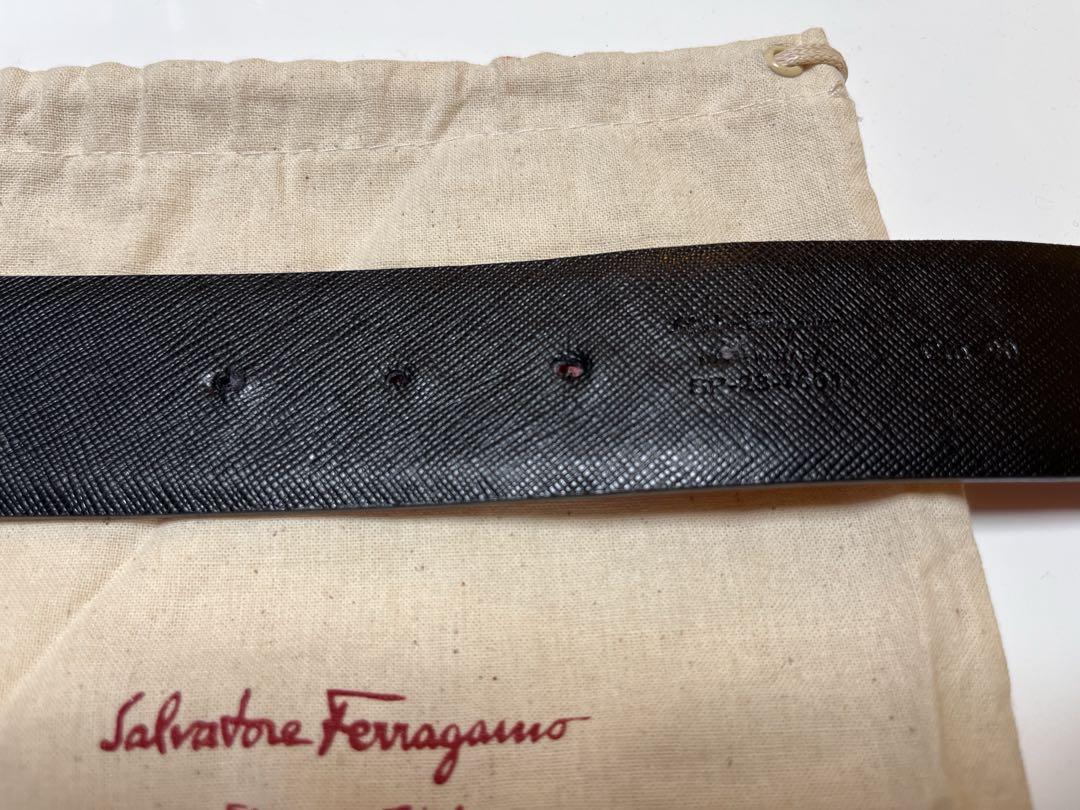 Salvatore Ferragamo リバーシブルベルト　黒赤