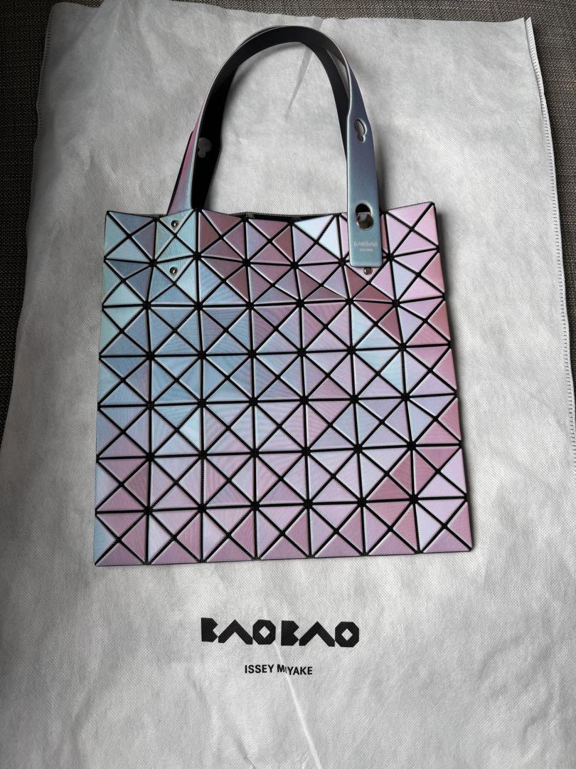 流行り の ブランド  トートバッグ illusion BAOBAO ホワイトベース小 メルカリ - バッグ
