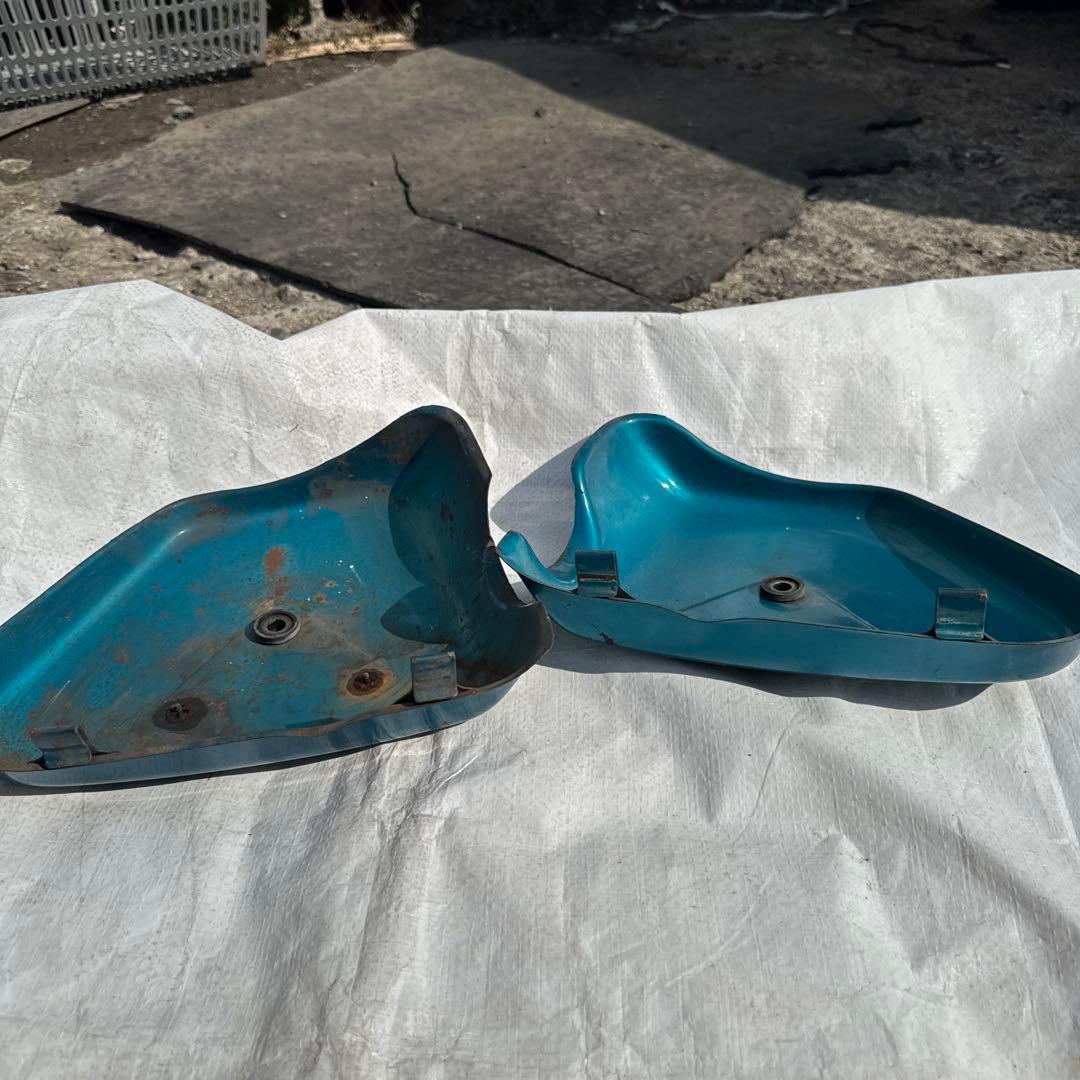 HONDA(ホンダ)CB450 DOHC サイドカバー 青 左右セット当時物 HONDA(ホンダ)CB450 DOHC サイドカバー 青 左右セット当時物