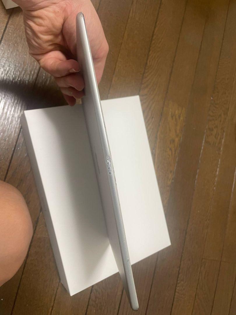 iPad Pro 10.5インチWi-Fiモデル64GBシルバーバッテリー96％