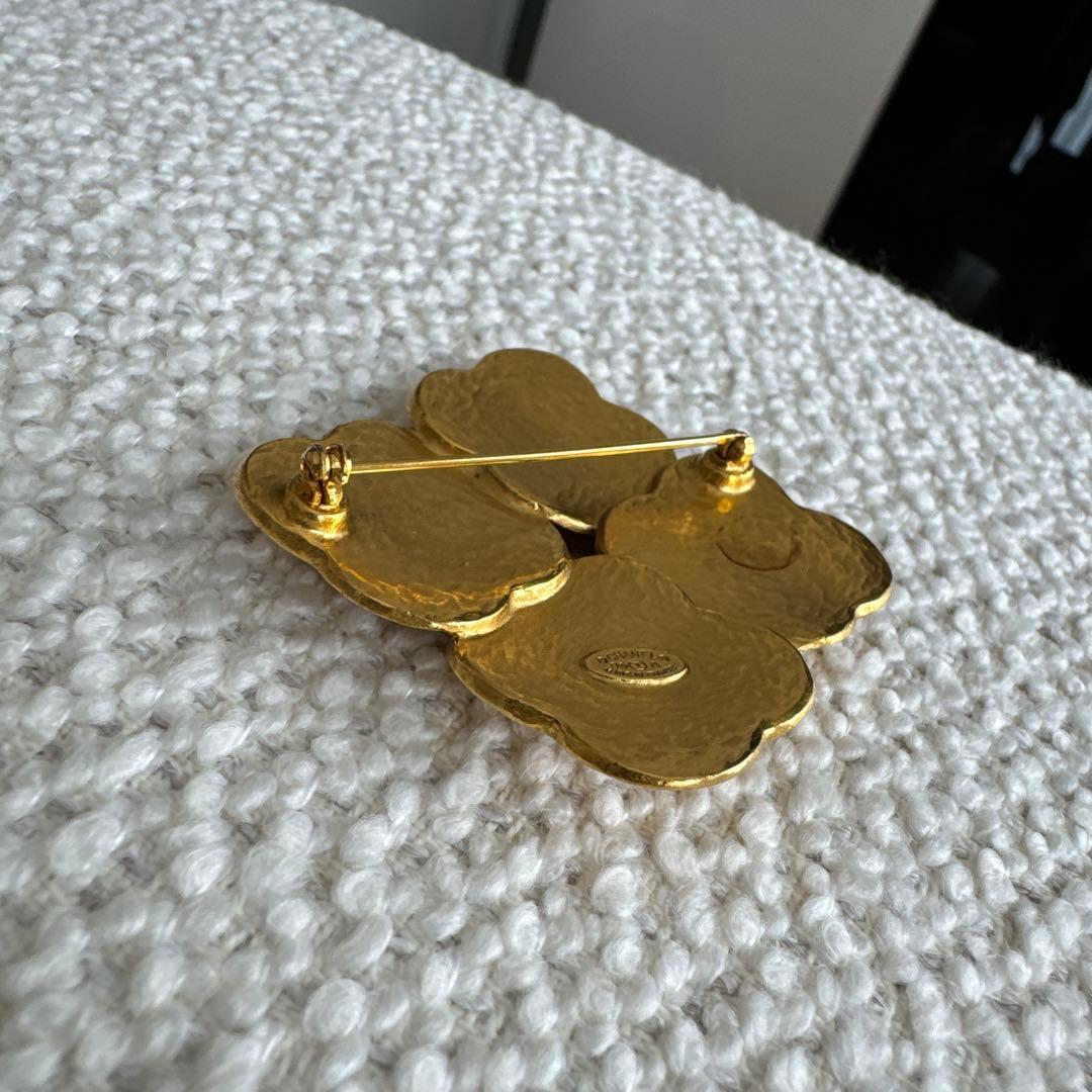 シャネルブローチ