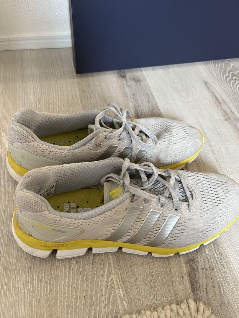 adidas ランニングシューズ