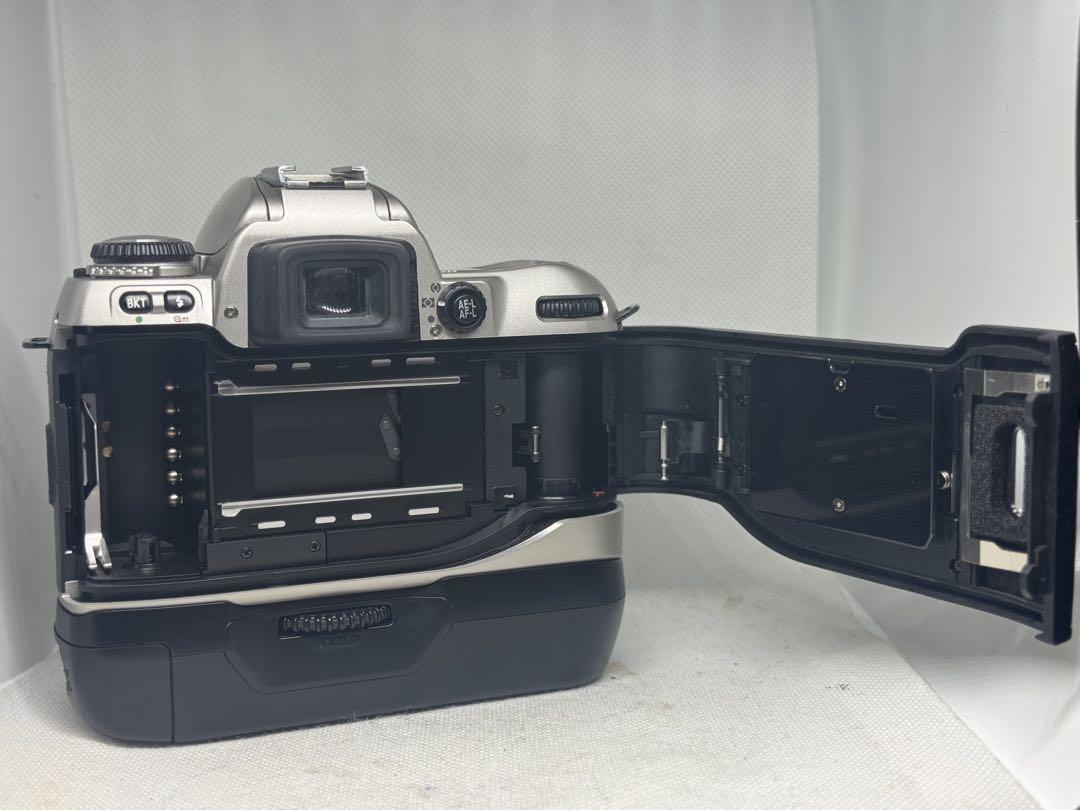希少！Nikon F80D シルバー 海外限定カラー MB-16付 希少！Nikon F80D シルバー 海外限定カラー MB-16付 - メルカリ