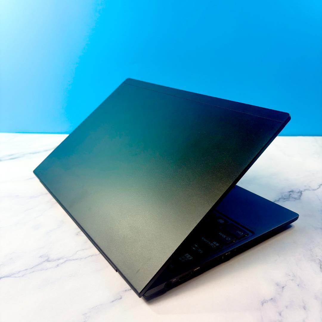 超薄型・軽量！メモリ8GB・SSD・指紋・バッテリー良好なノート
