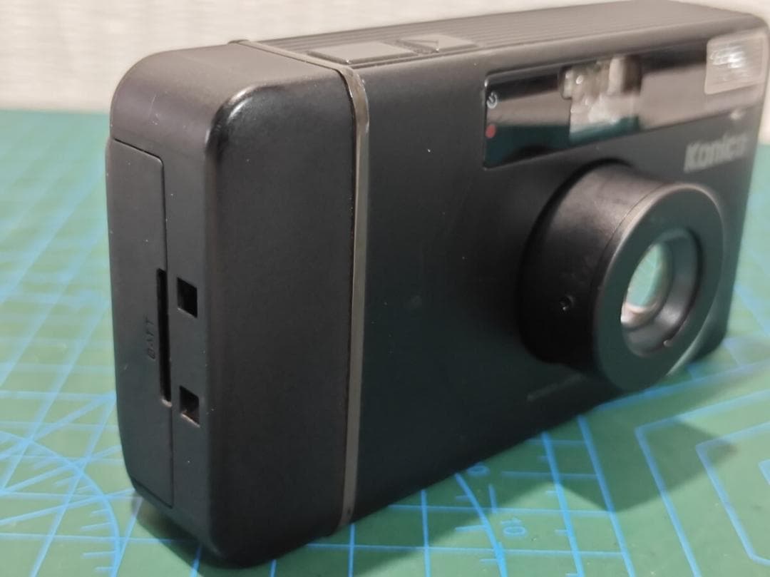 コンパクトフィルムカメラやや傷や汚れあり