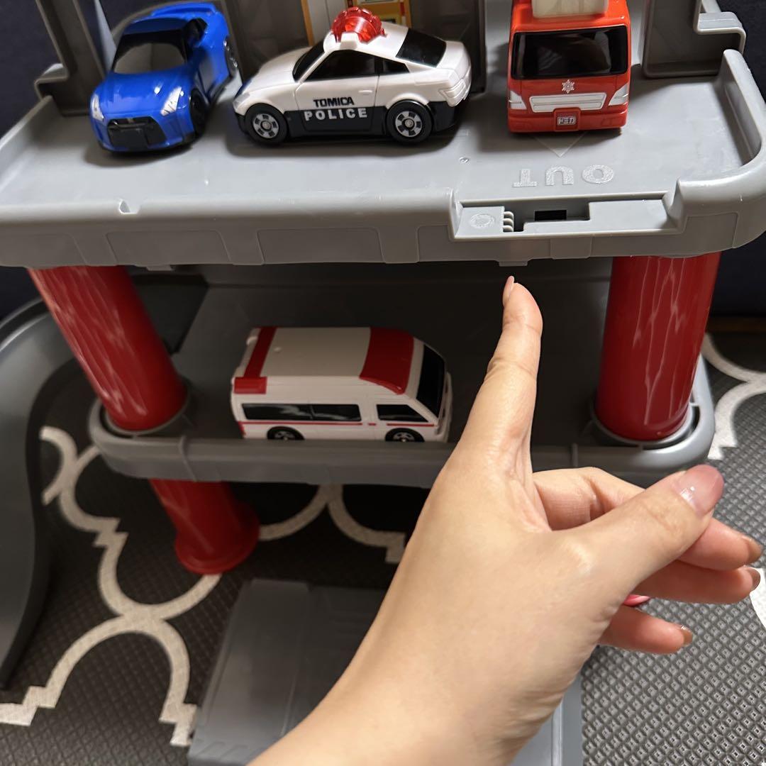 トミカ 2WAY はじめてトミカちゅうしゃじょうセット はじめてトミカ4台付き