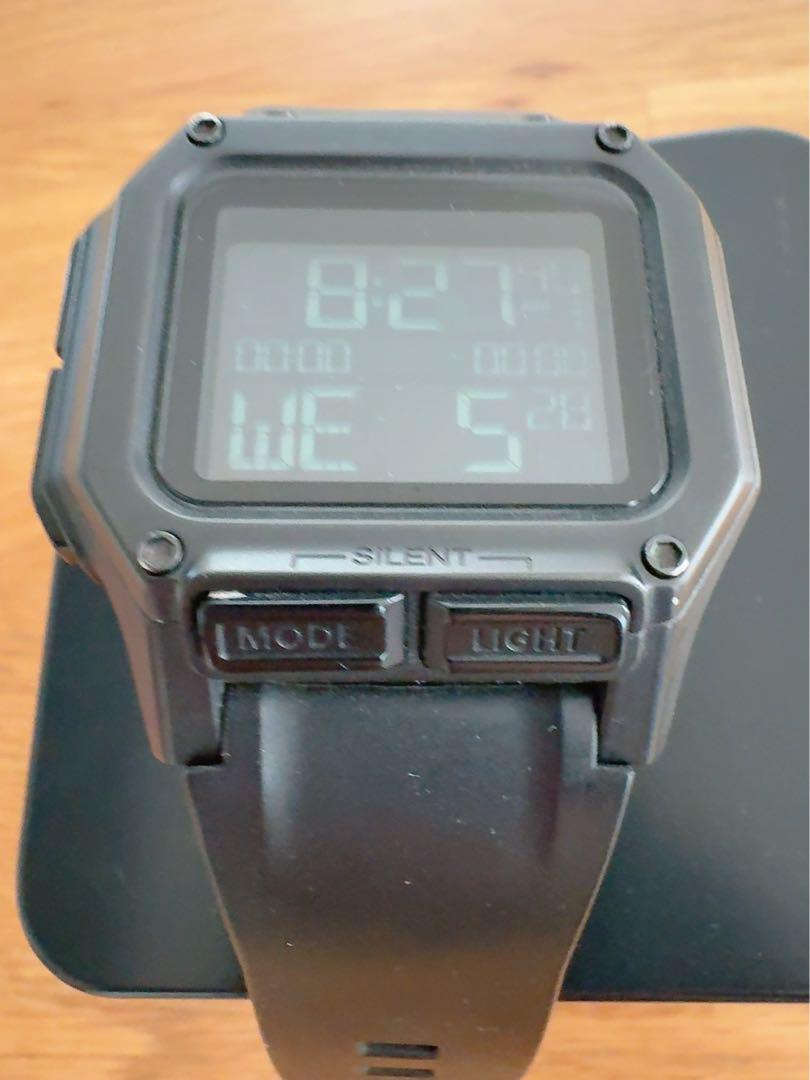デジタル腕時計　ニクソン　Nixon REGULUS 箱あり