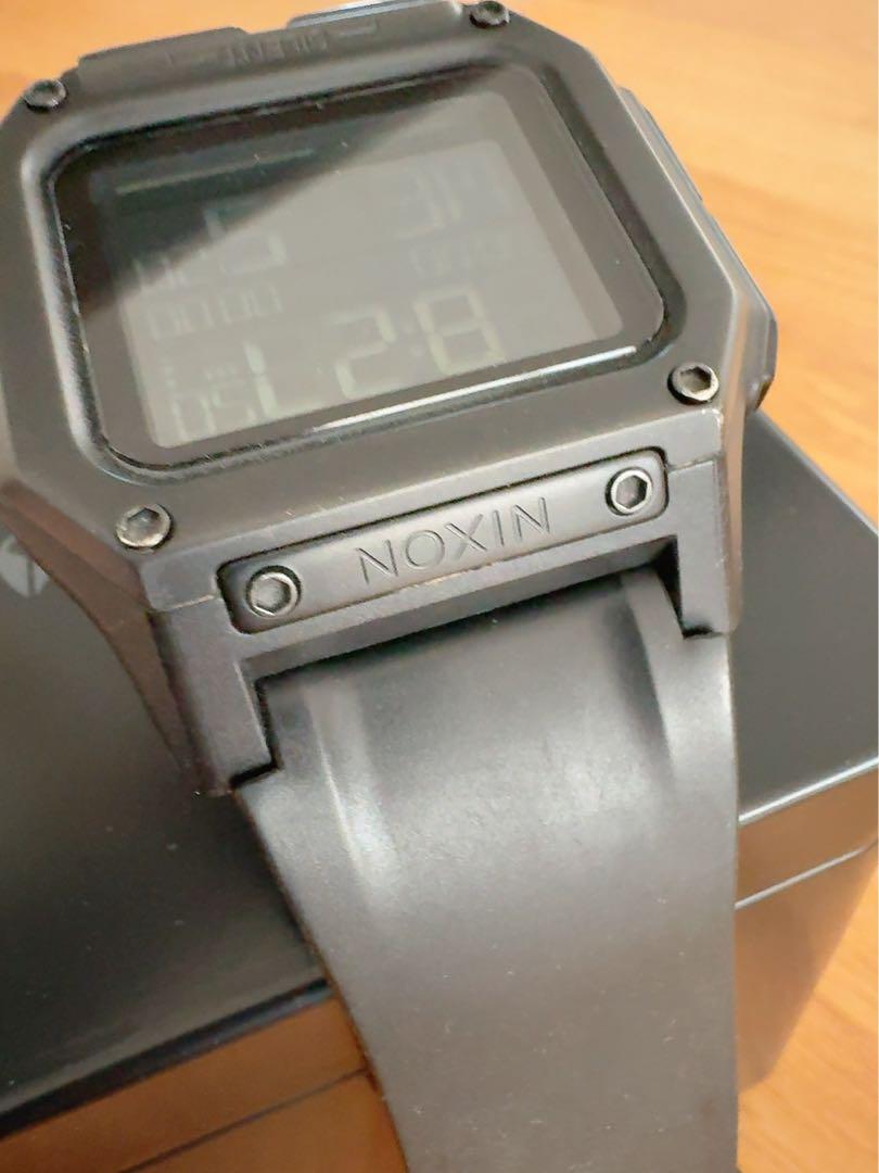 デジタル腕時計　ニクソン　Nixon REGULUS 箱あり