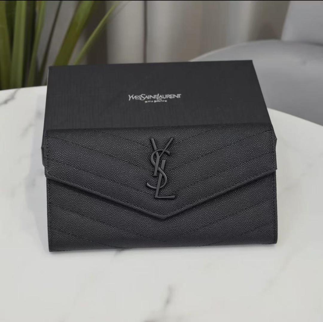 Yves Saint Laurent ブラック クラッチバッグ