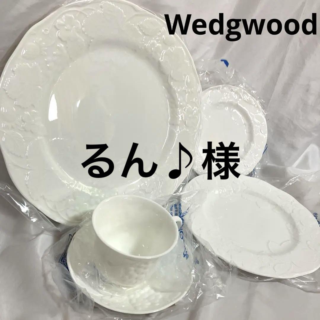 WEDGWOODストロベリー&バイン カップ＆ソーサー×プレート3枚セット