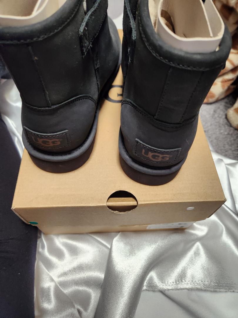 UGG